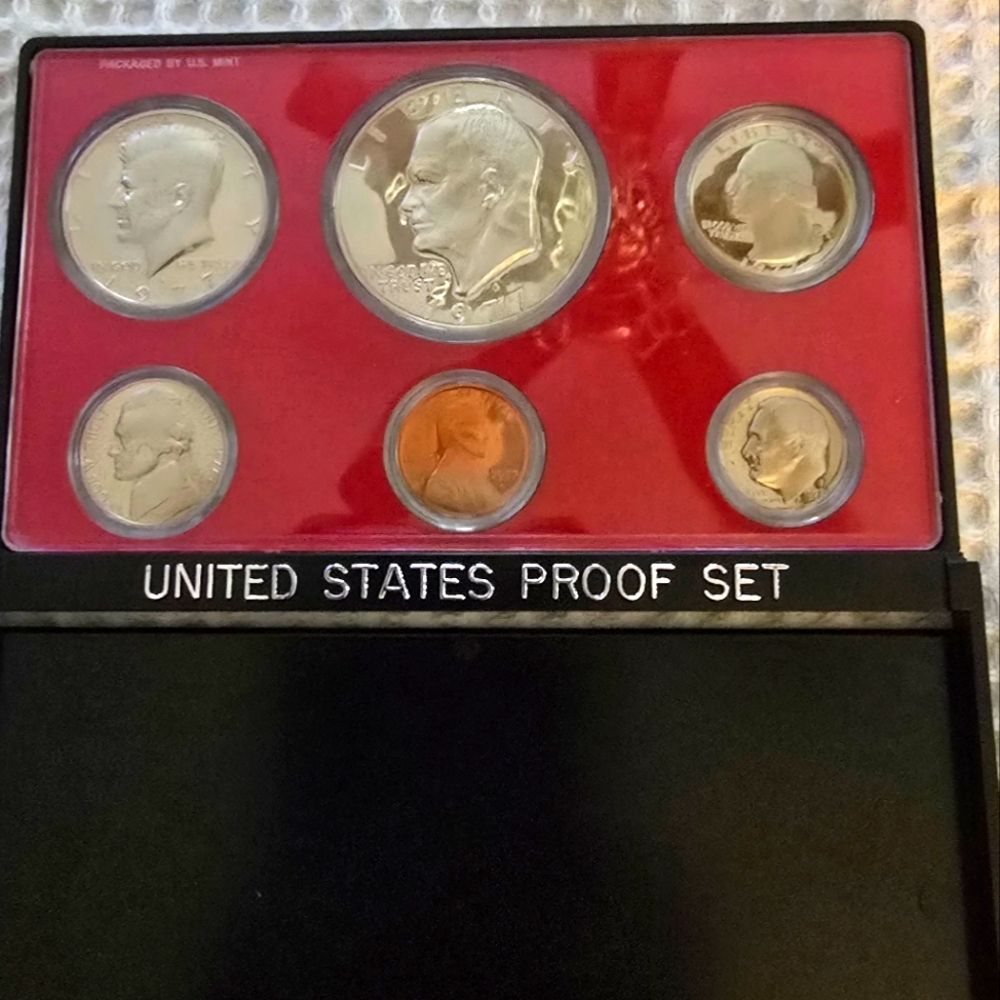 🩵B2G1 NWB 1977 proof coin set